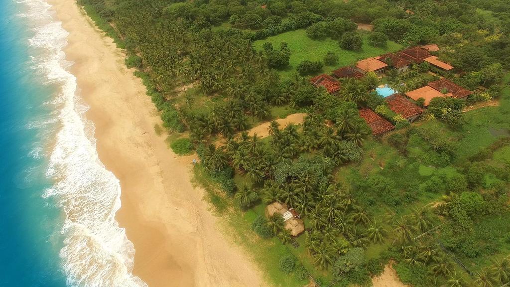 Ranna 212 Beach Resort Kahandamodara Bagian luar foto