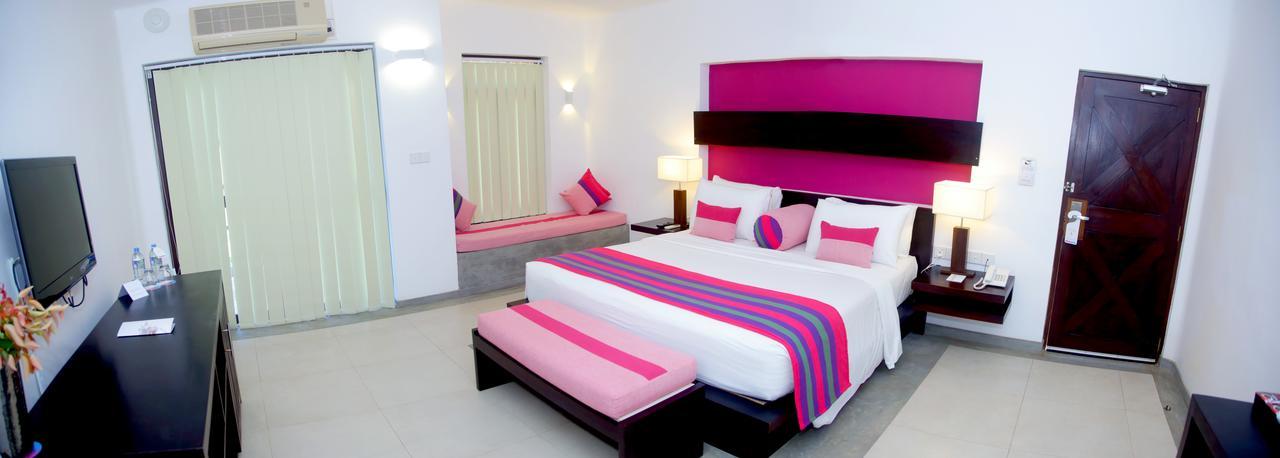Ranna 212 Beach Resort Kahandamodara Bagian luar foto