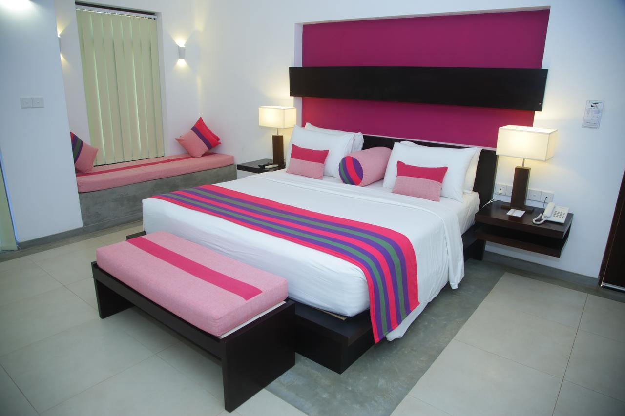 Ranna 212 Beach Resort Kahandamodara Bagian luar foto